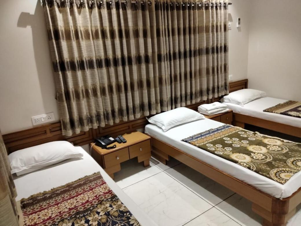 Hotel Ankit Virpur Екстер'єр фото